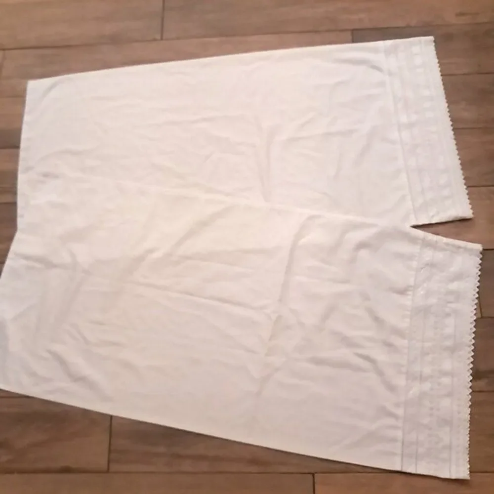 Vintage Cannon King Set 2 pillowcases Tres Grand Lace trim ivory off white cream